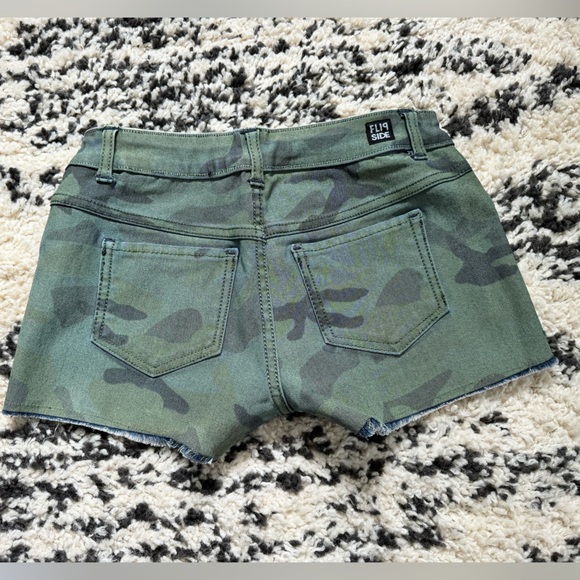 Reversible Size 3 Flipside Shorts - Picture 7 of 7